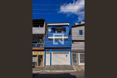 Casa à venda com 170m², 3 quartos e 2 vagas Casa à venda com 170m², 3 quartos e 2 vagasFachada