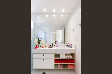 Apartamento à venda com 140m², 3 quartos e 2 vagas Apartamento à venda com 140m², 3 quartos e 2 vagasBanheiro da Suíte