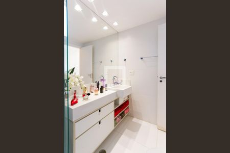 Apartamento à venda com 140m², 3 quartos e 2 vagas Apartamento à venda com 140m², 3 quartos e 2 vagasBanheiro da Suíte