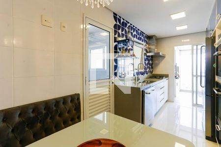 Apartamento à venda com 140m², 3 quartos e 2 vagas Apartamento à venda com 140m², 3 quartos e 2 vagascozinha