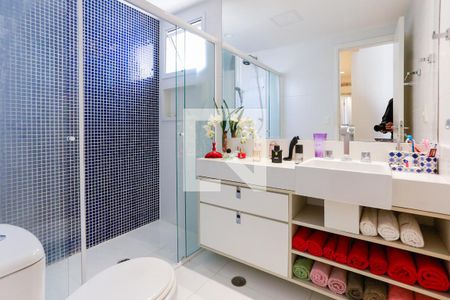 Apartamento à venda com 140m², 3 quartos e 2 vagas Apartamento à venda com 140m², 3 quartos e 2 vagasBanheiro da Suíte