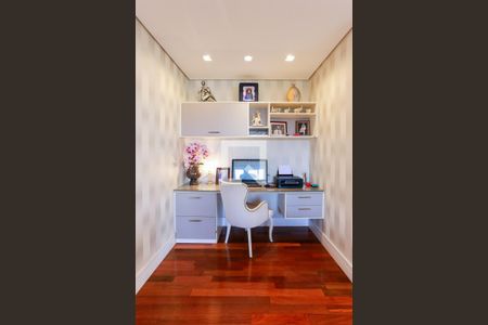 Apartamento à venda com 140m², 3 quartos e 2 vagas Apartamento à venda com 140m², 3 quartos e 2 vagasEscritório