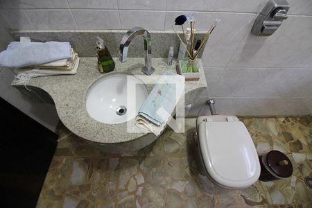 Casa à venda com 202m², 3 quartos e 2 vagasBanheiro Social 2