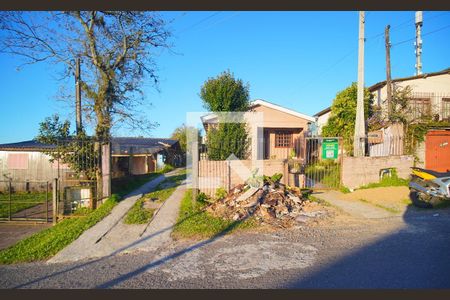 Casa à venda com 58m², 2 quartos e 5 vagas Casa à venda com 58m², 2 quartos e 5 vagasFachada