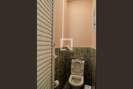 Casa à venda com 200m², 2 quartos e 2 vagas Casa à venda com 200m², 2 quartos e 2 vagasBanheiro Social