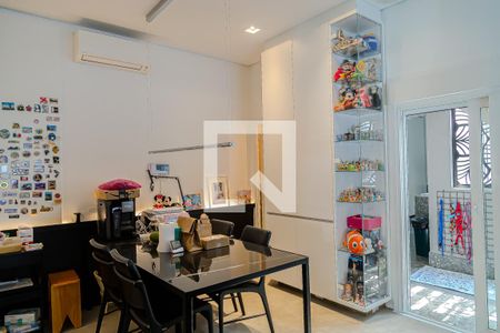 Casa à venda com 200m², 2 quartos e 2 vagas Casa à venda com 200m², 2 quartos e 2 vagasCozinha 2 do piso superior