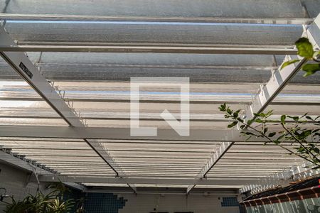 Casa à venda com 200m², 2 quartos e 2 vagas Casa à venda com 200m², 2 quartos e 2 vagasCobertura - Telha retrátil