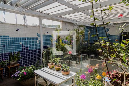 Casa à venda com 200m², 2 quartos e 2 vagas Casa à venda com 200m², 2 quartos e 2 vagasCobertura