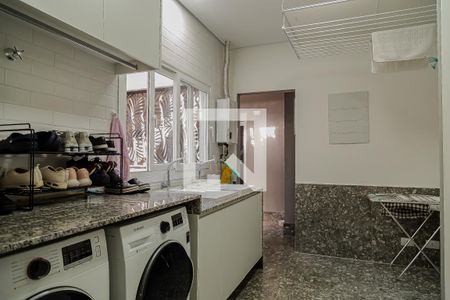 Casa à venda com 200m², 2 quartos e 2 vagas Casa à venda com 200m², 2 quartos e 2 vagasÁrea de Serviço