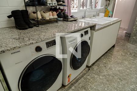 Casa à venda com 200m², 2 quartos e 2 vagas Casa à venda com 200m², 2 quartos e 2 vagasÁrea de Serviço