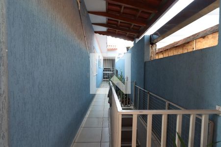 Casa à venda com 130m², 3 quartos e 4 vagasQuintal - corredor lateral