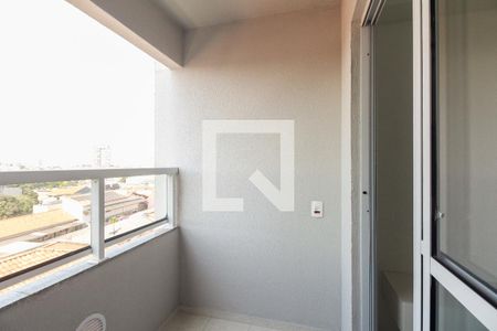 Varanda e Área de Serviço  de apartamento para alugar com 2 quartos, 42m² em Vila Esperança, São Paulo