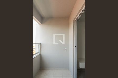 Varanda e Área de Serviço  de apartamento para alugar com 2 quartos, 42m² em Vila Esperança, São Paulo