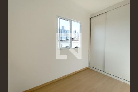 Quarto de apartamento à venda com 2 quartos, 52m² em Estrela do Oriente, Belo Horizonte