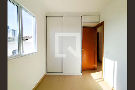 Quarto de apartamento à venda com 2 quartos, 52m² em Estrela do Oriente, Belo Horizonte