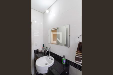 Casa à venda com 241m², 4 quartos e 5 vagasBanheiro da suíte 1