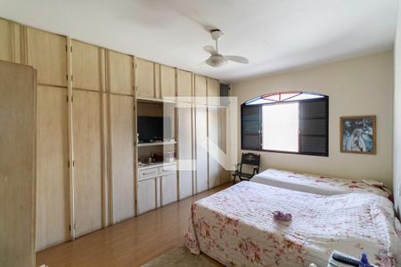 Casa à venda com 241m², 4 quartos e 5 vagasSuíte 2