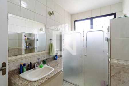 Casa à venda com 241m², 4 quartos e 5 vagasBanheiro social
