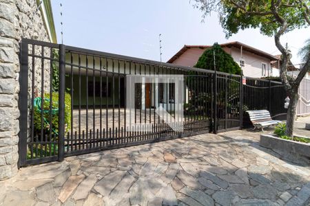 Casa à venda com 241m², 4 quartos e 5 vagasFachada