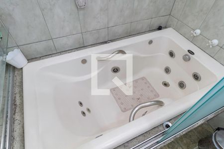 Casa à venda com 241m², 4 quartos e 5 vagasBanheiro da suíte 2