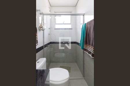 Casa à venda com 241m², 4 quartos e 5 vagasBanheiro da suíte 1