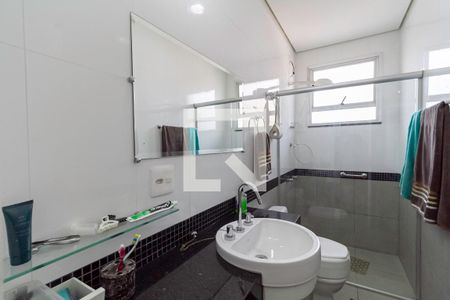 Casa à venda com 241m², 4 quartos e 5 vagasBanheiro da suíte 1