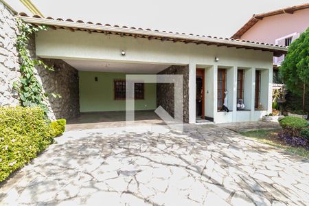 Casa à venda com 241m², 4 quartos e 5 vagasFachada