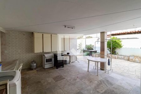 Casa à venda com 241m², 4 quartos e 5 vagasÁrea de serviço