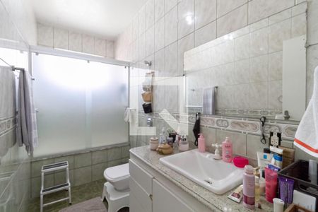 Casa à venda com 241m², 4 quartos e 5 vagasBanheiro da suíte 2