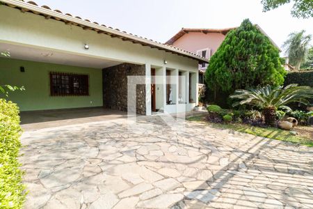 Casa à venda com 241m², 4 quartos e 5 vagasFachada