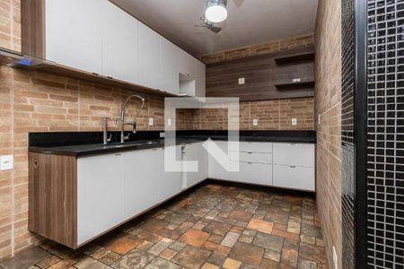 Casa à venda com 285m², 5 quartos e 3 vagas