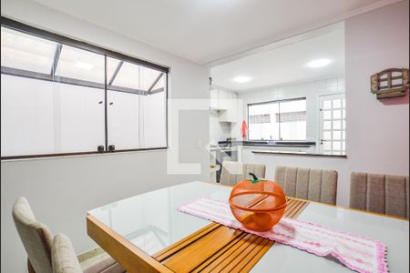 Casa à venda com 214m², 2 quartos e 1 vagaSala de Jantar