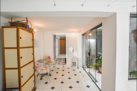 Casa à venda com 214m², 2 quartos e 1 vagaÁrea de Serviço