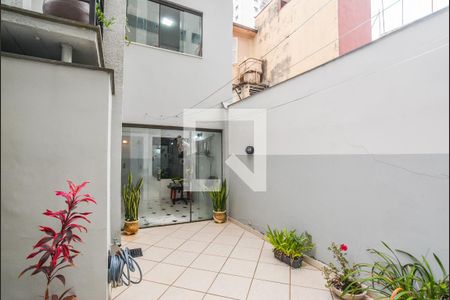 Casa à venda com 214m², 2 quartos e 1 vagaQuintal
