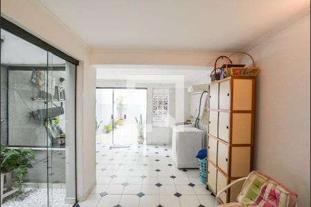 Casa à venda com 214m², 2 quartos e 1 vagaÁrea de Serviço