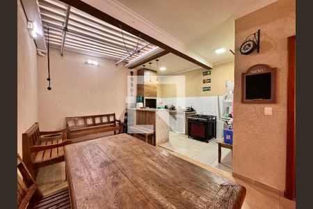 Casa à venda com 212m², 3 quartos e 5 vagasChurrasqueira