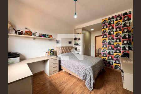 Casa à venda com 212m², 3 quartos e 5 vagasSuite 2