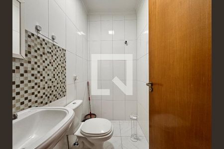 Casa à venda com 212m², 3 quartos e 5 vagasBanheiro de serviço