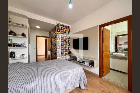 Casa à venda com 212m², 3 quartos e 5 vagasSuite 2