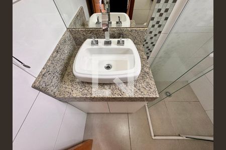 Casa à venda com 212m², 3 quartos e 5 vagasBanheiro da Suíte 2