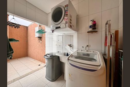 Casa à venda com 212m², 3 quartos e 5 vagasLavanderia