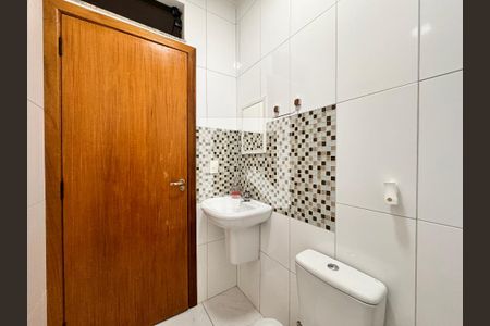 Casa à venda com 212m², 3 quartos e 5 vagasBanheiro de serviço