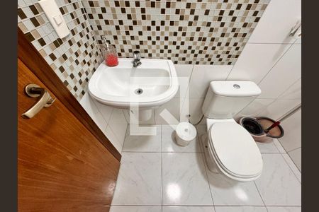 Casa à venda com 212m², 3 quartos e 5 vagasBanheiro de serviço