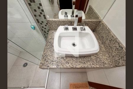 Casa à venda com 212m², 3 quartos e 5 vagasBanheiro da Suíte 1