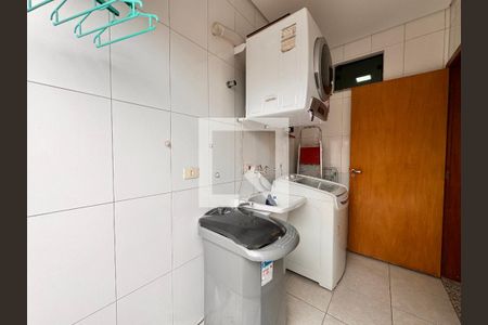 Casa à venda com 212m², 3 quartos e 5 vagasLavanderia