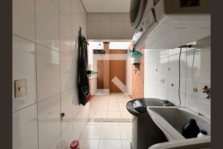 Casa à venda com 212m², 3 quartos e 5 vagasLavanderia