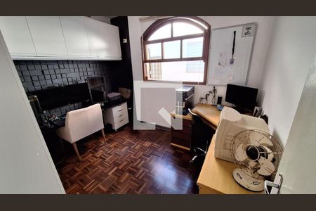 Casa à venda com 220m², 3 quartos e 4 vagas