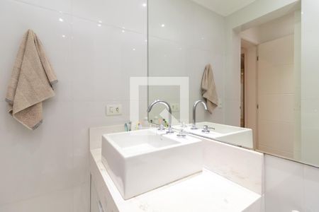 Apartamento à venda com 130m², 3 quartos e 3 vagasBanheiro da Suíte 2