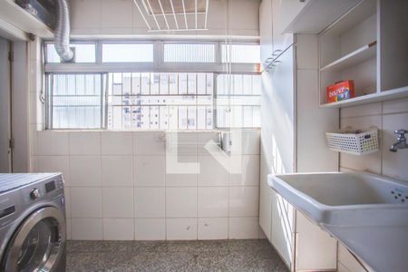 Apartamento à venda com 125m², 4 quartos e 2 vagas Apartamento à venda com 125m², 4 quartos e 2 vagasÁrea de Serviço