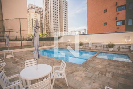 Apartamento à venda com 125m², 4 quartos e 2 vagas Apartamento à venda com 125m², 4 quartos e 2 vagasÁrea comum - Piscina